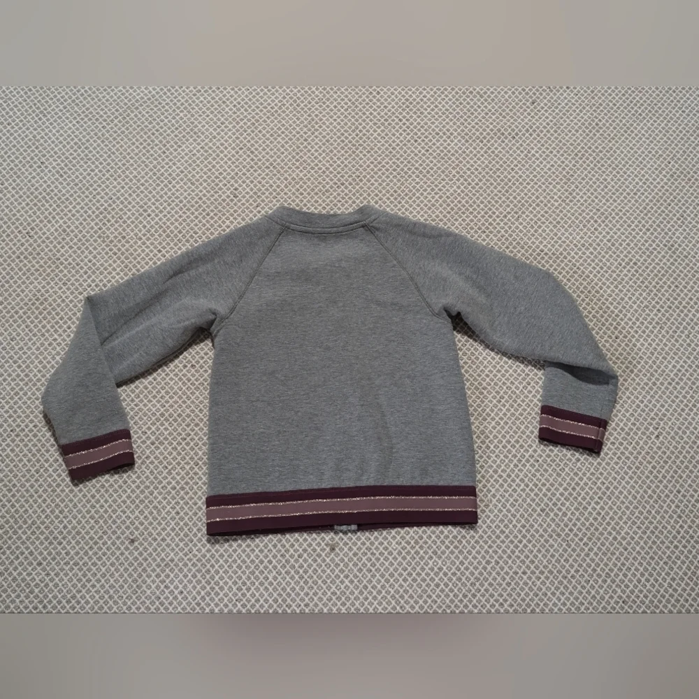 Old Navy Gray Kids Sweatshirt with Maroon Accents